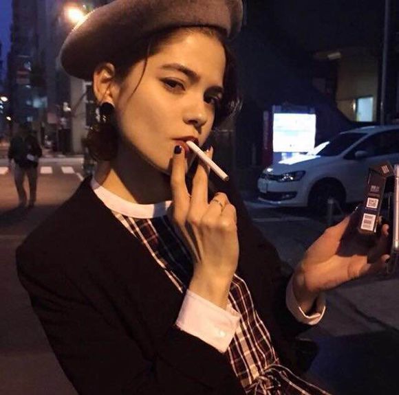 欧美高冷女生头像,也许我根本喜欢被你浪费