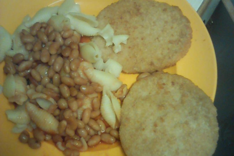 英国囚犯向媒体爆料监狱伙食"比狗食还差",网友:比我吃的好