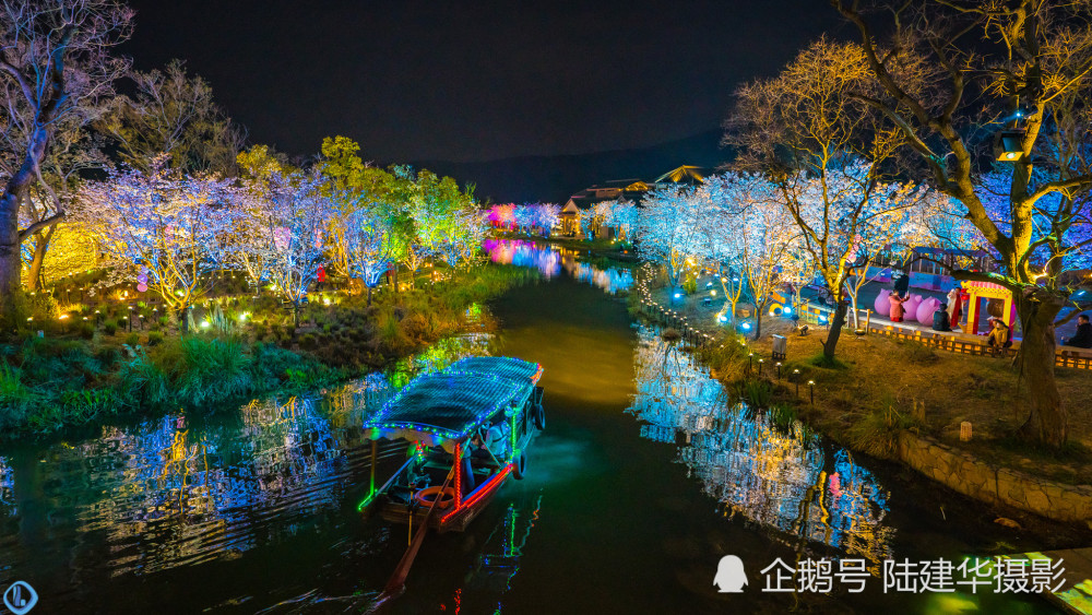 无锡灵山小镇拈花湾,坐着小火车赏樱花