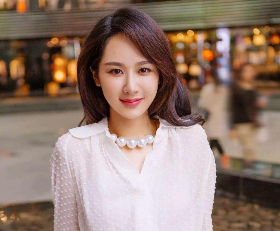 为什么女明星偏爱短发,看了杨紫长发你就知道,网友调侃太普通