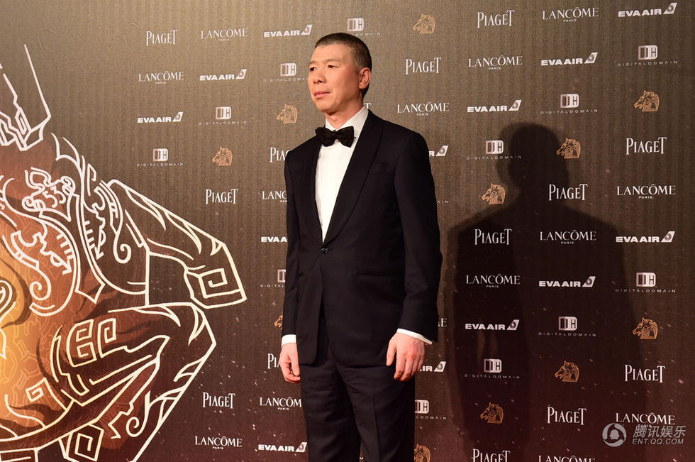 范冰冰穿开衩抹胸裙 雪白大腿很吸睛