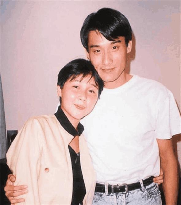 他才是香港演技之神,演技胜过周润发,曾自曝女儿14岁