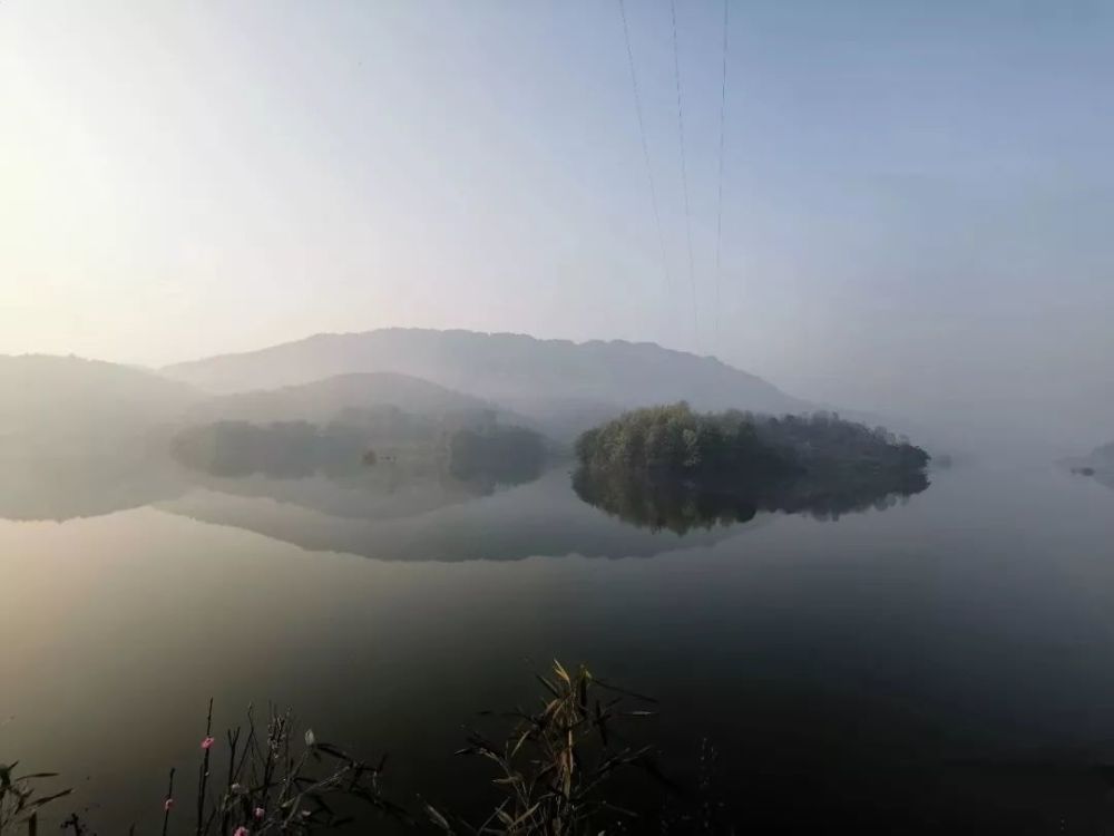 来玄天湖看日出吧,面水而立,任朝阳沐浴.