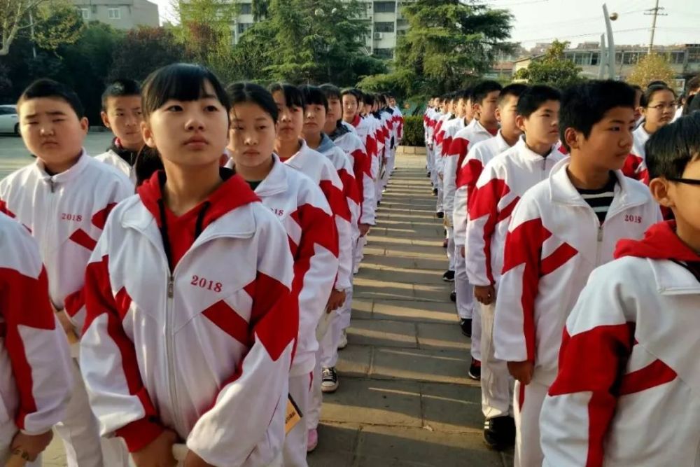 邹城四中南校区举行"学生日常行为规范活动月"总结表彰活动/汶上县次