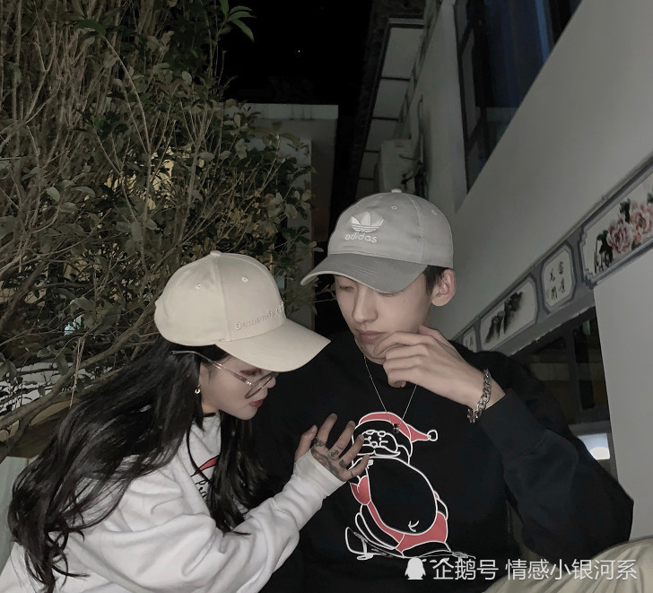 杨清柠vs顾茜茜晒情侣头像,两者颜值不相上下,你更中意哪对呢