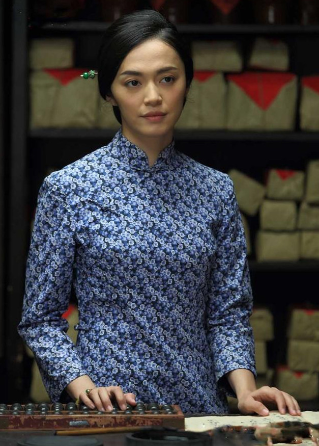 姚晨适合"霸道总裁"范?身穿旗袍村味十足,又颇具年代感!