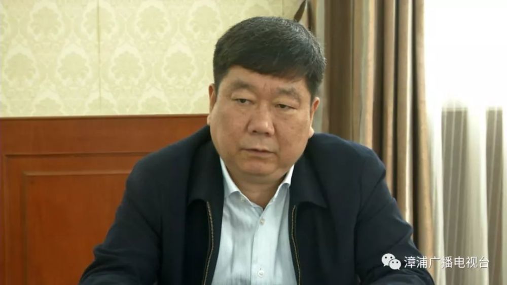 县人大常委会主任刘达文,县政协主席林培兴列席会议.