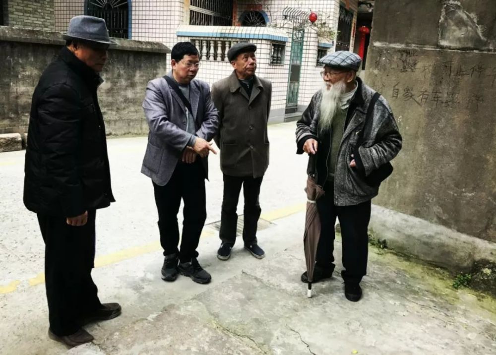 航城泮野村,并由海丝茶学专家林建志陪同他们参观了泮野村的郑和下西