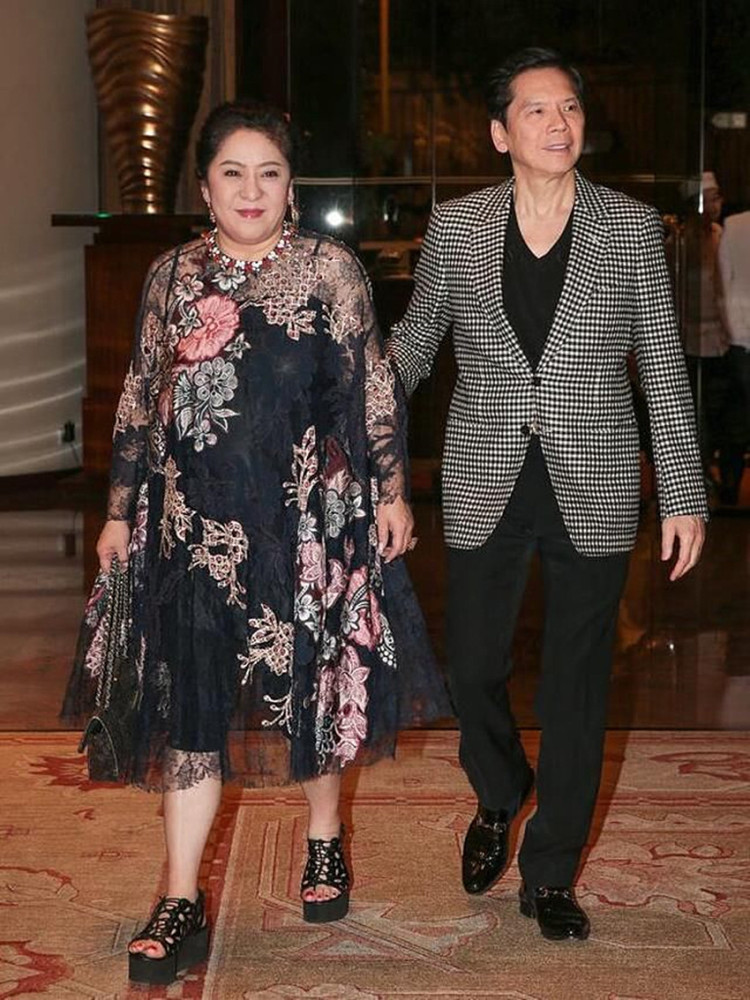 觉得向佐郭碧婷虐狗吗?向华强和陈岚的爱情才是正经玛丽苏偶像剧