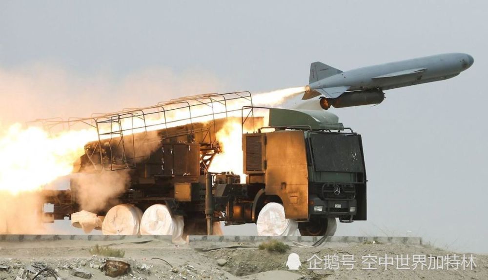 中国鹰击12超音速反舰导弹,爆出最新美图!空中亮相霸气四泄