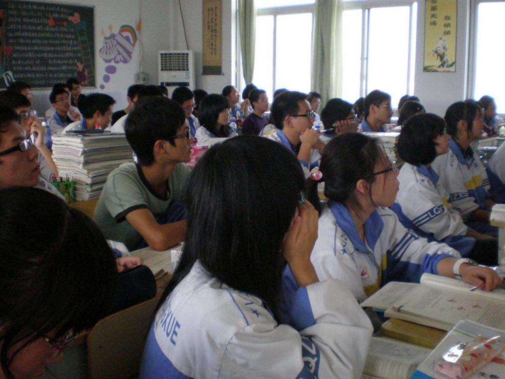 初中生上课经常做的几个"小动作",学霸也不例外,网友