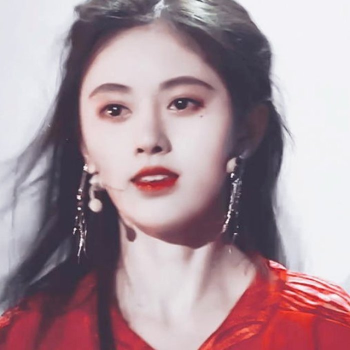 仙女鞠婧祎头像:这么好看的搪瓷娃娃我都怕摔碎啦