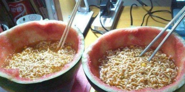 大学生们最"奇葩"做饭方式,前来突击检查的辅导员们都