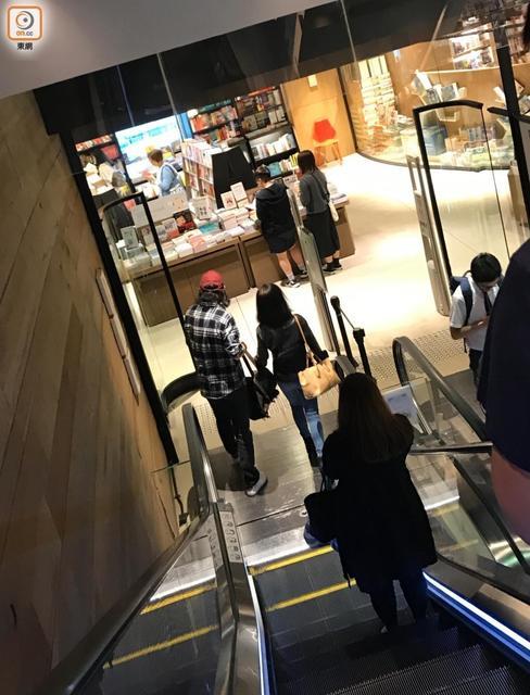 宠妻狂魔！没想到他是这样的黄秋生(组图)