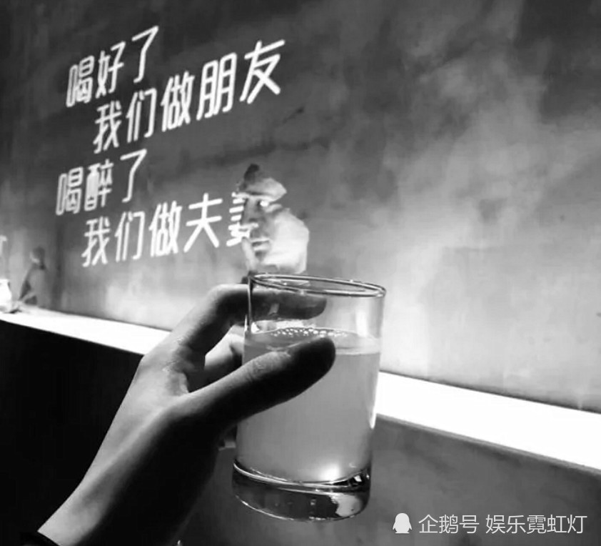 最近"渣女"背景图火了,进不了哥哥的鱼塘,那就自己当"