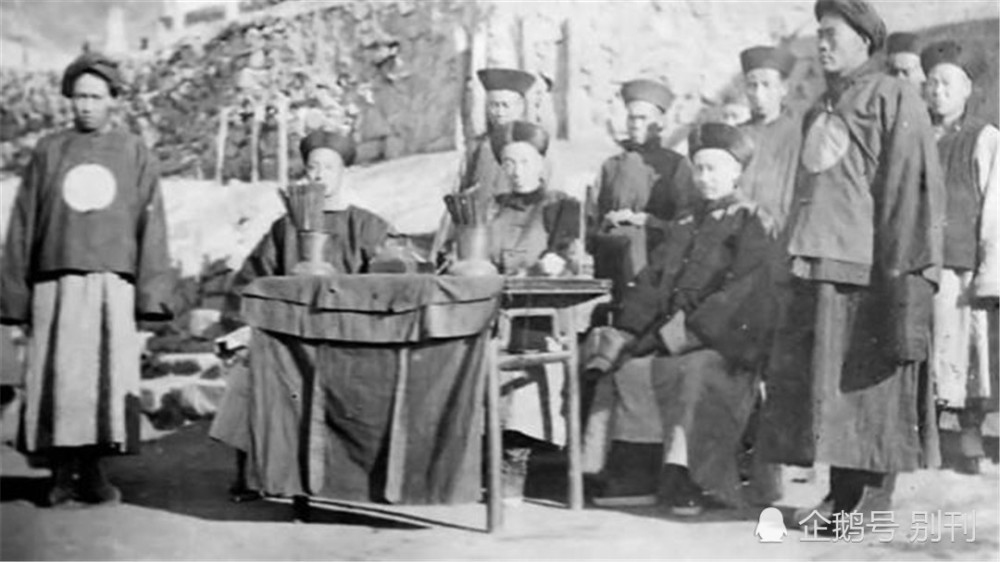 百年前的清朝社会是什么样的?和想象中的不一样,民间葬礼场面大