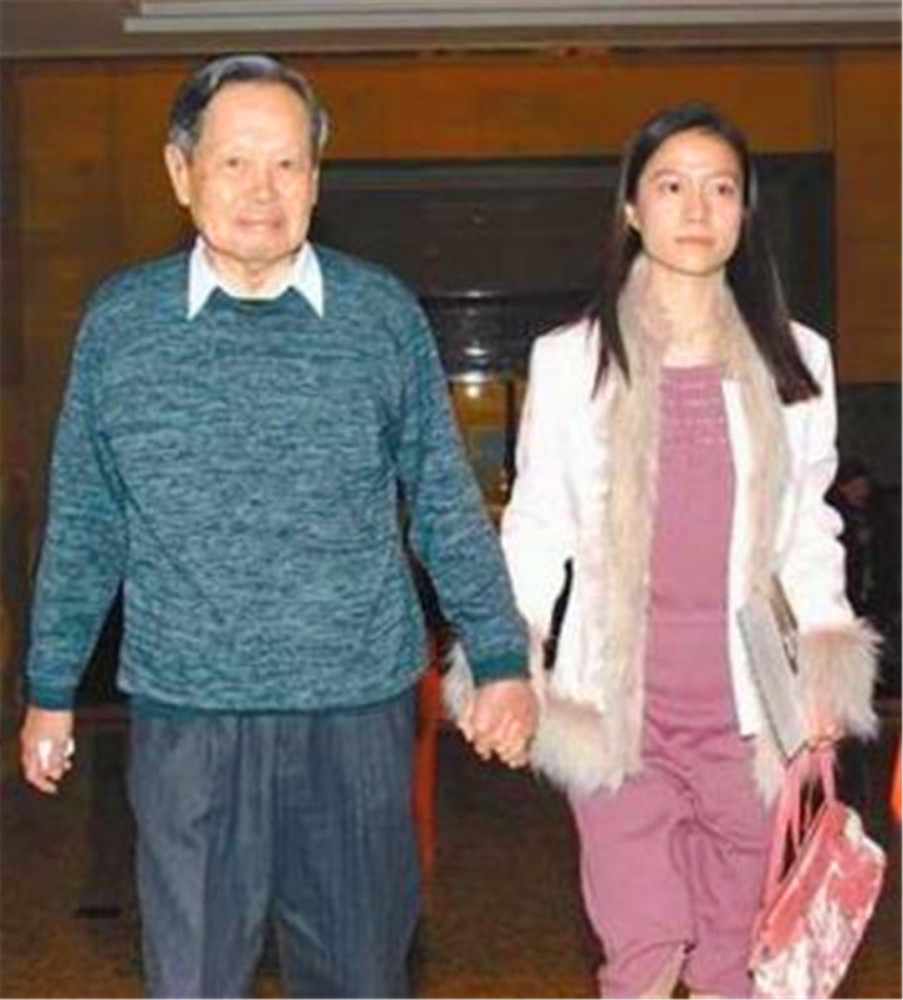 杨振宁和翁帆已经走过11年了,这触动你相信真爱了吗?