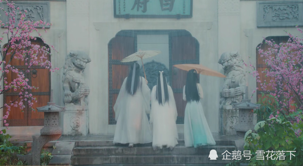 许仙是"渣男"?剧中打伞的这场戏,网友惊呼:能娶到媳妇