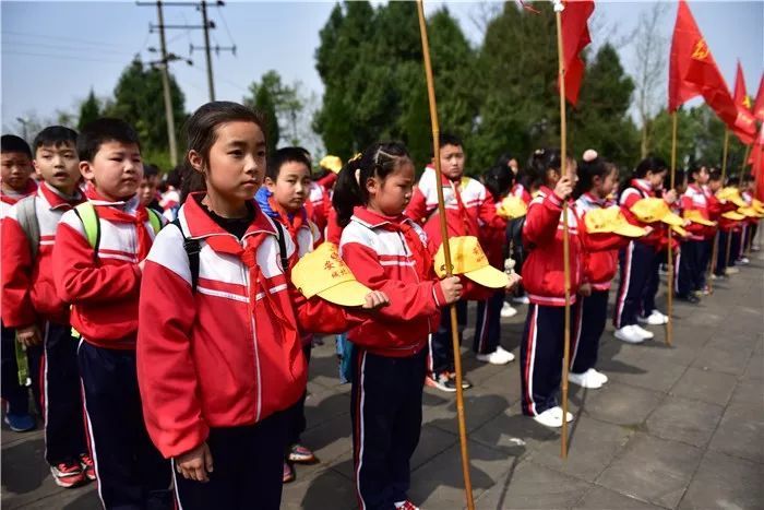 三陈街社区,柏垭镇,城北小学,阆中中学开展清明祭奠活动