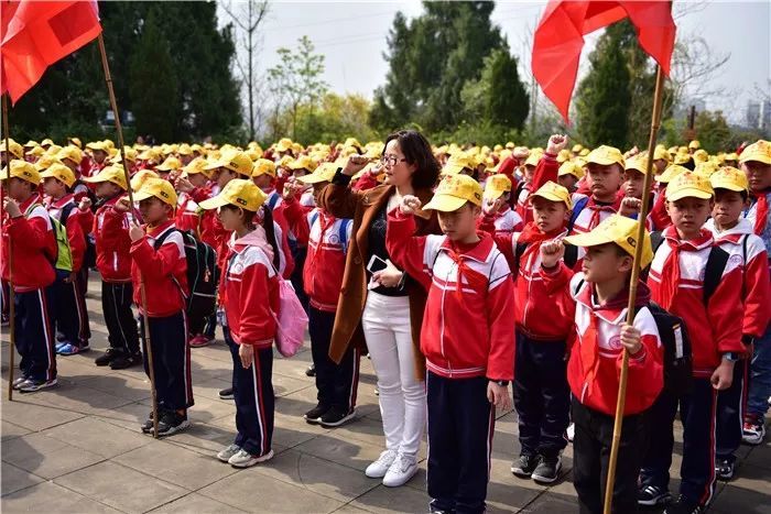 三陈街社区,柏垭镇,城北小学,阆中中学开展清明祭奠活动