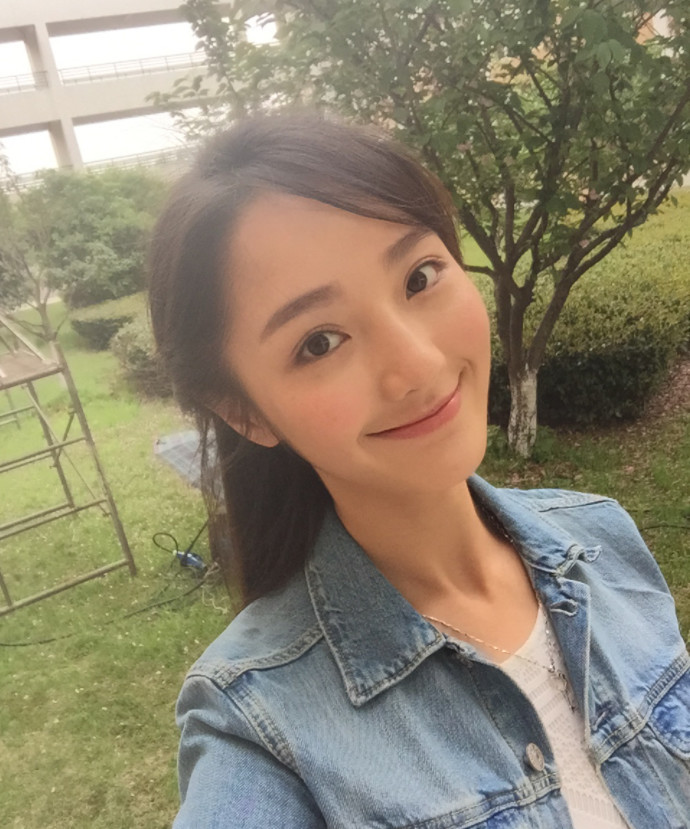 终于知道肖燕为何一直不留刘海了,有刘海的她简直就是