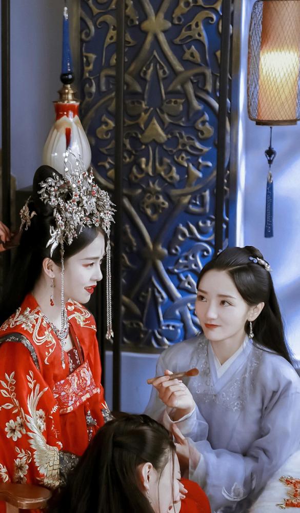 胡一天为她"打电话",鞠婧祎和她合照变迷妹,她还是白鹿好闺蜜