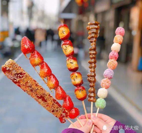 冰糖葫芦早已不"单纯",辣椒糖葫芦还能忍,看到最后不能忍