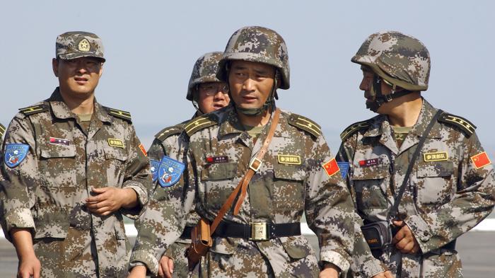 为什么军人将7念成"拐",0念成"洞"?网友:大声念两遍试