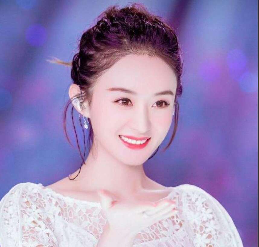赵丽颖4张照片混进一张杨颖,网友傻傻认不出,果然相似