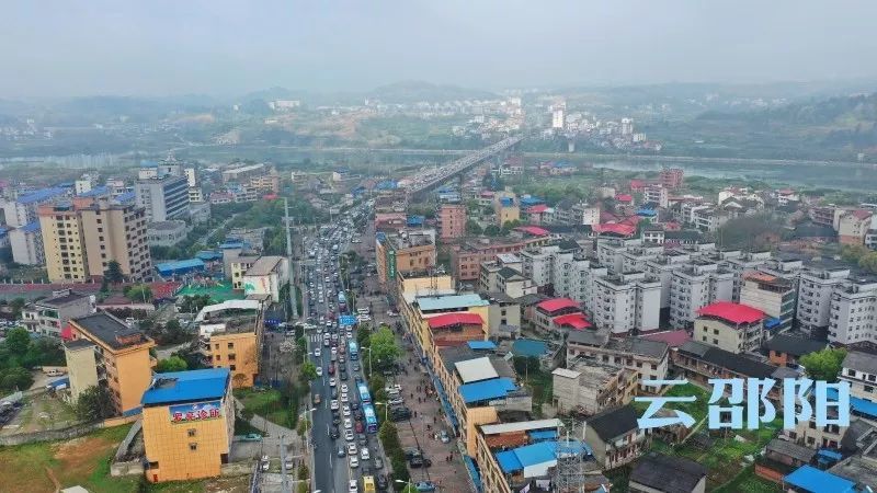 昨天邵阳市宝庆路爆堵,还有这些车到底怎么回事?