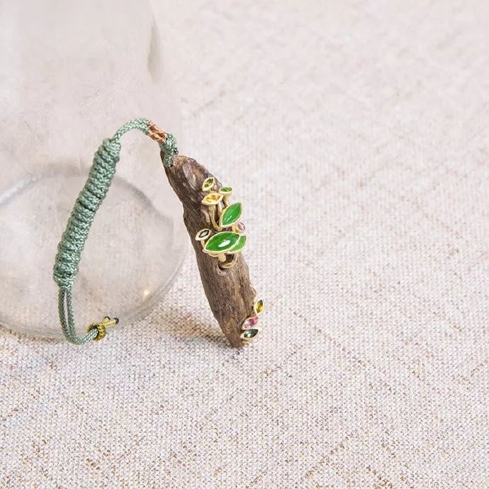 价值不菲的几组翡翠蘑菇,竟是一位未满18周岁