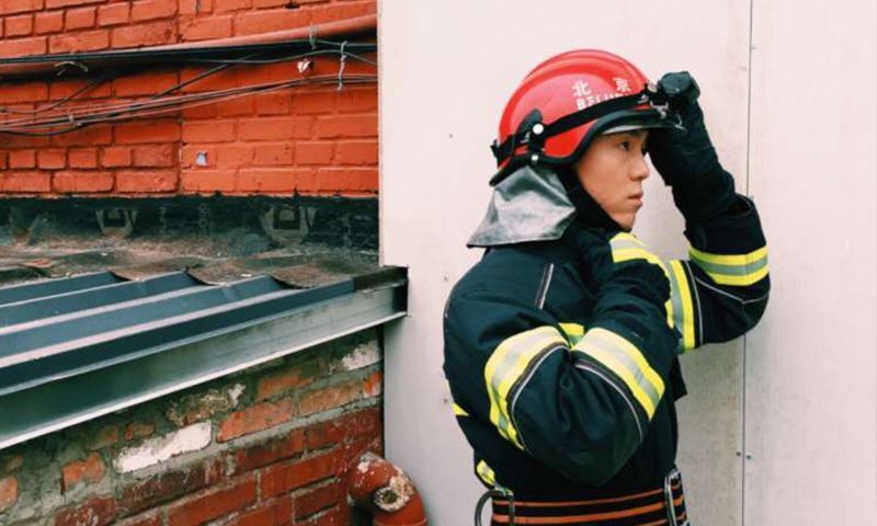 天津爆炸案幸存消防员:我苟且偷生,是不想他们被遗忘