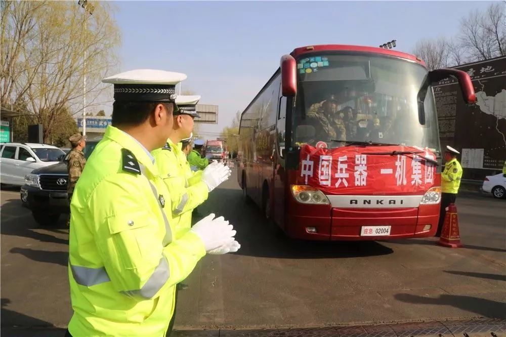 千里增援沁源的消防指战员,请接受山西高速交警三支队