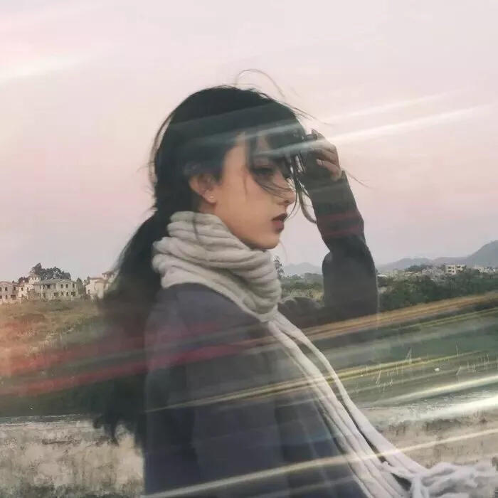 5第五张,阳光直直地照在脸上,营造一种温暖的感觉