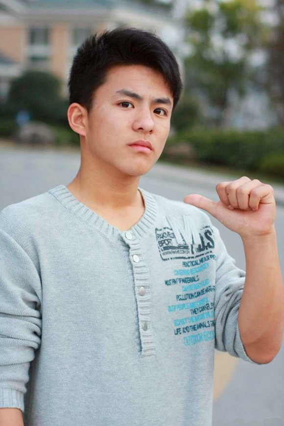 童星出道,7岁开始演戏,演技不逊关晓彤,如今27岁越长越帅