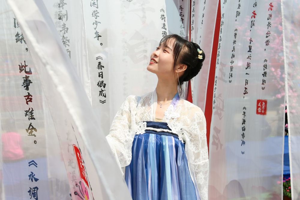汉服文化走进申城景区 上海欢乐谷首届国风华服节"美翻"了