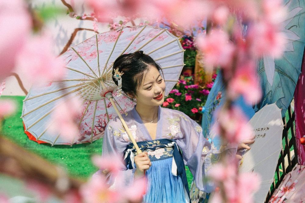 汉服文化走进申城景区 上海欢乐谷首届国风华服节"美翻"了