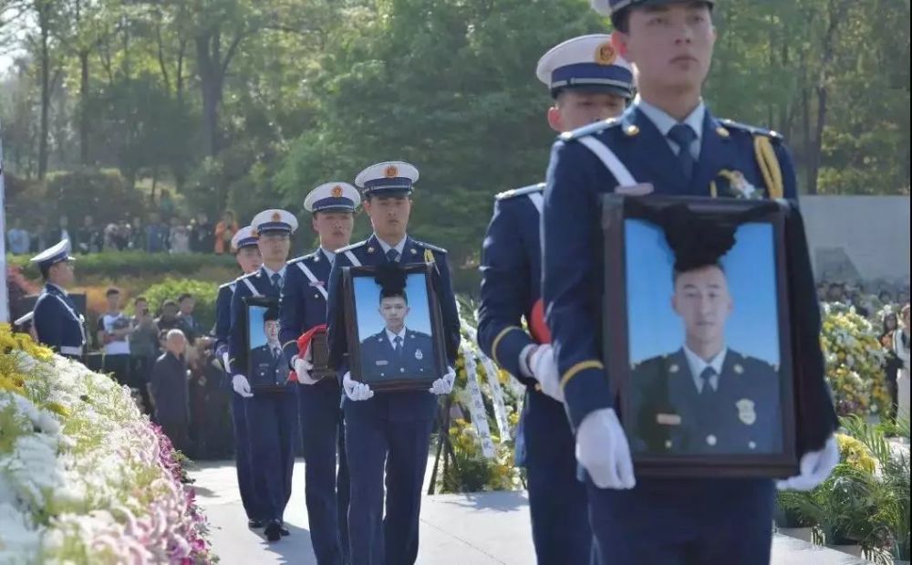 在成都市烈士陵园举行 刘代旭 代晋恺 李灵宏 让我们记住他们的名字