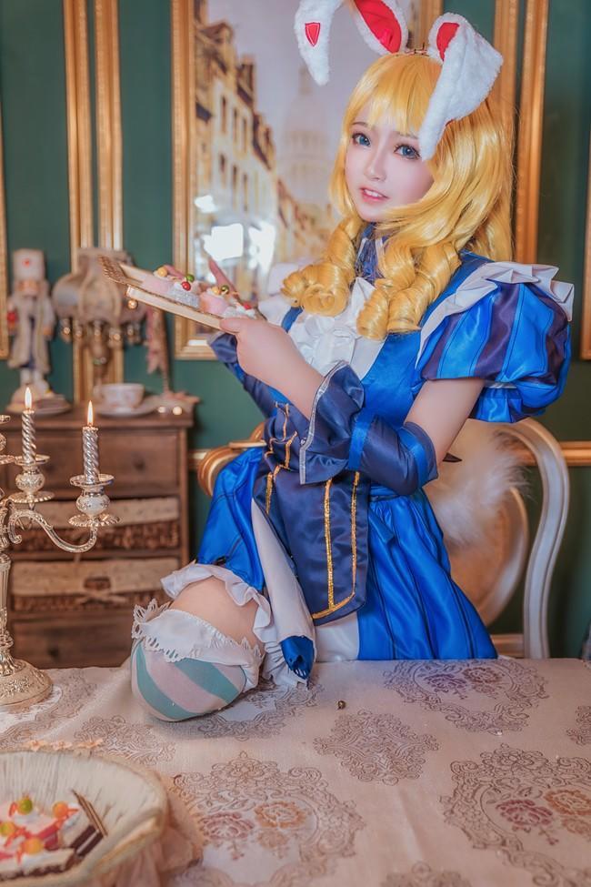 兽耳女仆爱丽丝cos,身后兔子尾巴太抢镜,网友:怎么安上去的