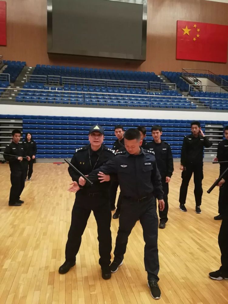 厉害了!民警训练支队教官应邀到中国人民公安大学授课