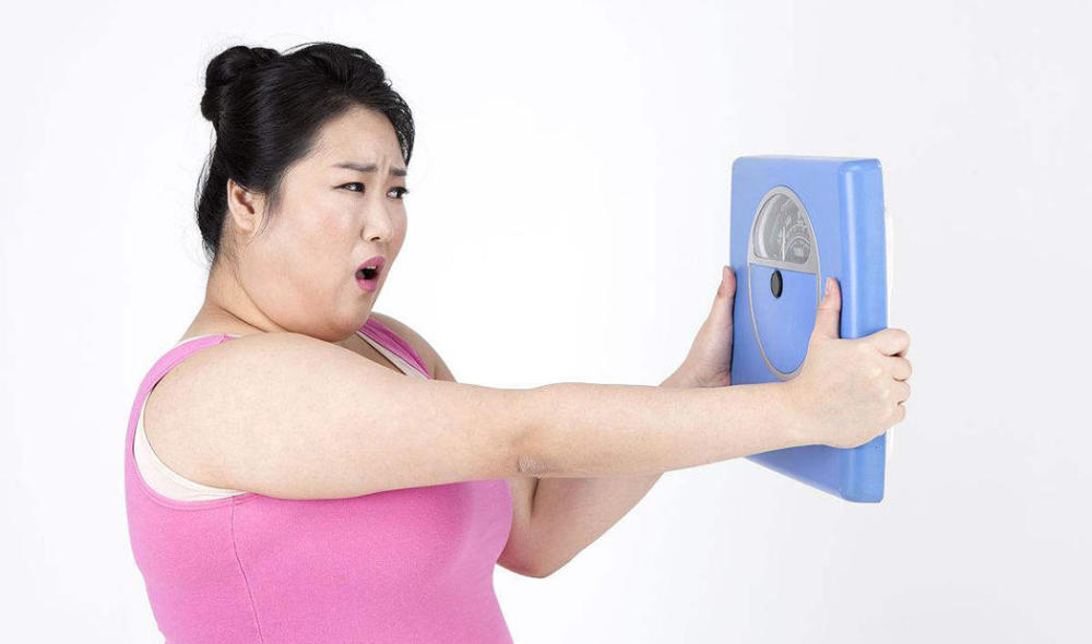 胖女人赘肉多 可以喝这些食物 燃脂又刮油 小肚子轻松
