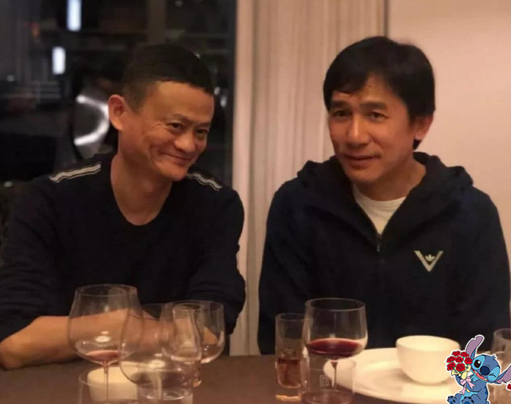 马云吃饭日常遭曝光,八菜一汤不吸人眼球,手机界面却成最大亮点