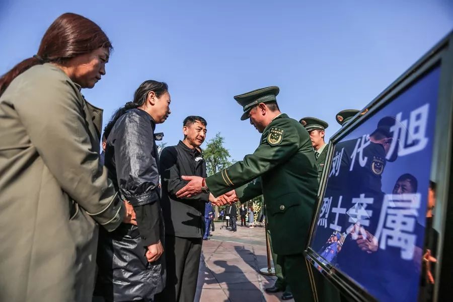 刘代旭生前所在军校校友前来送别.