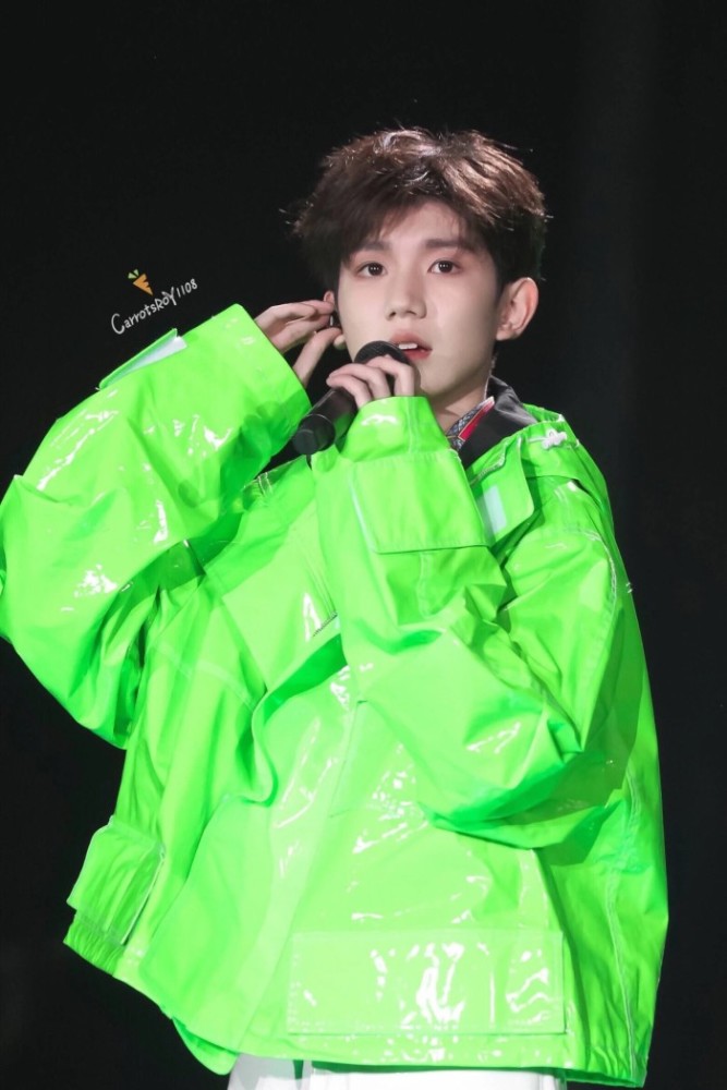 绿色爱豆壁纸:忍了蔡徐坤,逃过朱一龙,看到三小只瞬间