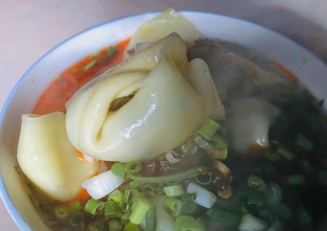 在云南朋友带去吃水饺,端上来看笑了,分明是馄饨还有地方叫云吞