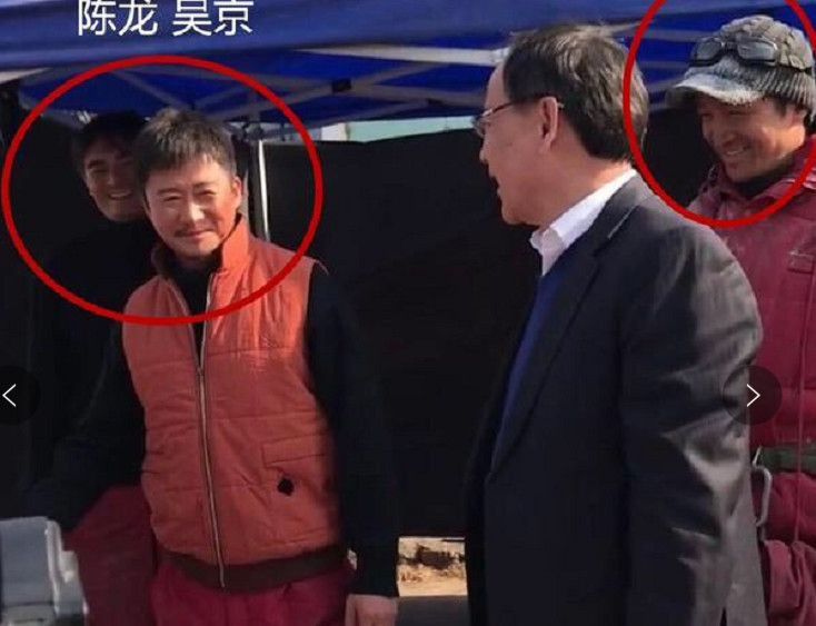战狼的父母探班吴京,母亲撞脸郑佩佩,父亲竟然是息影
