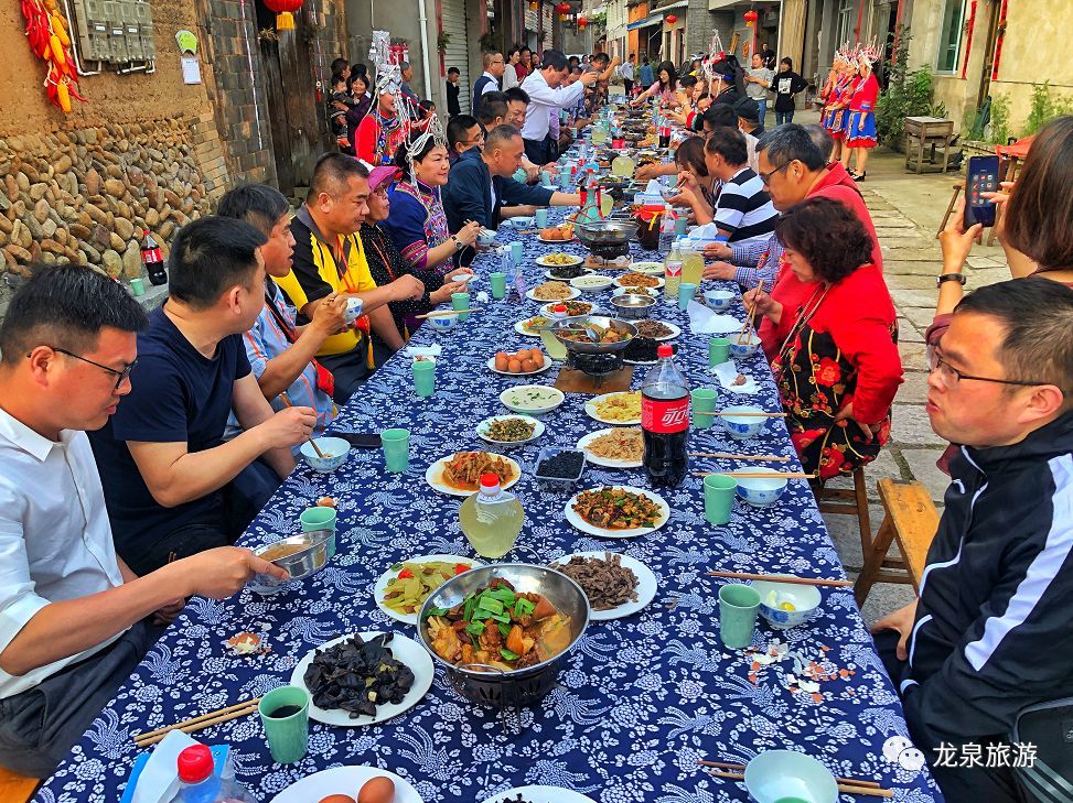 台湾同胞品畲宴 千人畲宴 这里还有"撩"动味蕾的畲族美食,乌米饭