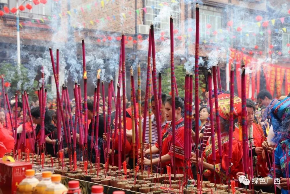 武鸣罗波骆越祭祖大典成为三月三标志性民俗活动