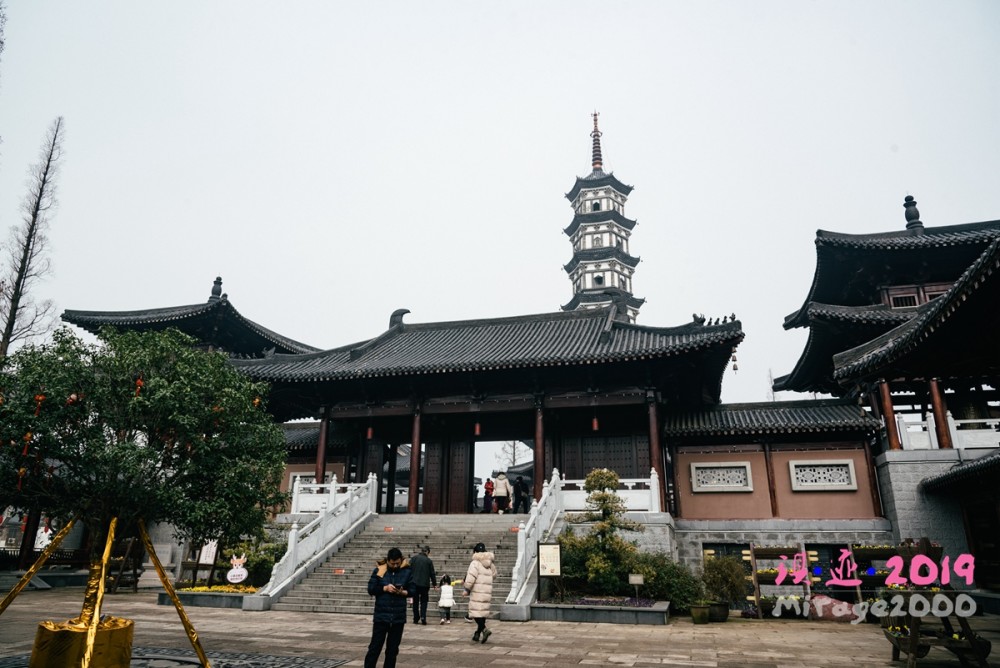 后面原来是天王塔啊.
