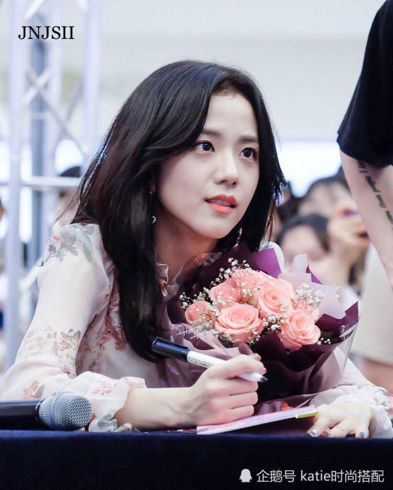 blackpink回归!四人四色之人间樱花jisoo